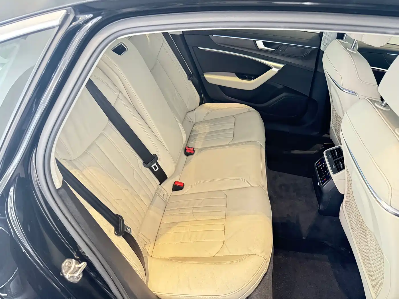 Audi A6L 2022 45 TFSI Premium Elegance фото 13