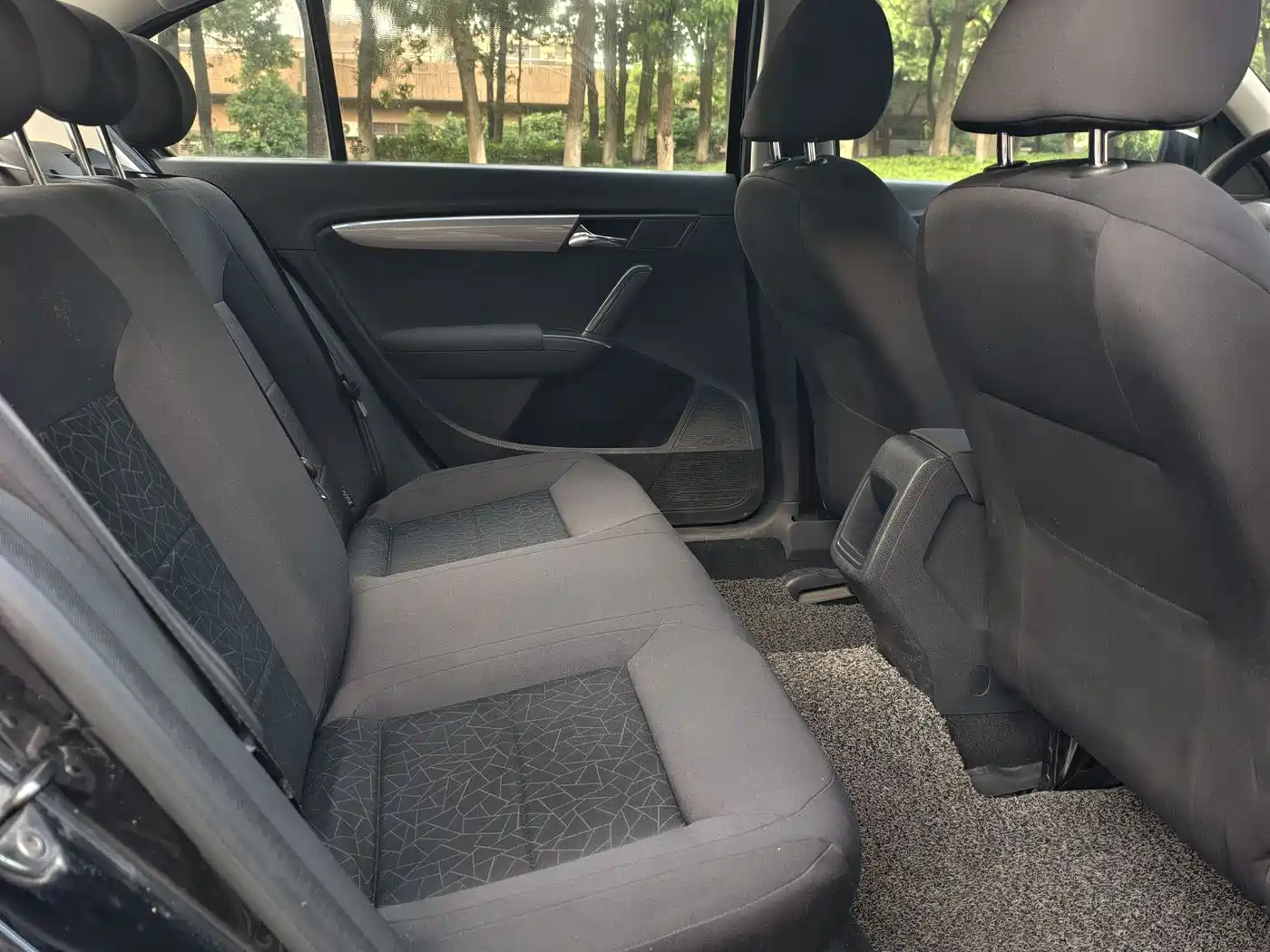 Volkswagen Lavida 2013 Facelift Classic 1.6L Automatic Trend фото 4