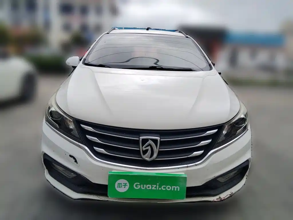 Baojun 310W 2017 2017 1.5L Manual Fashion Edition (China V)