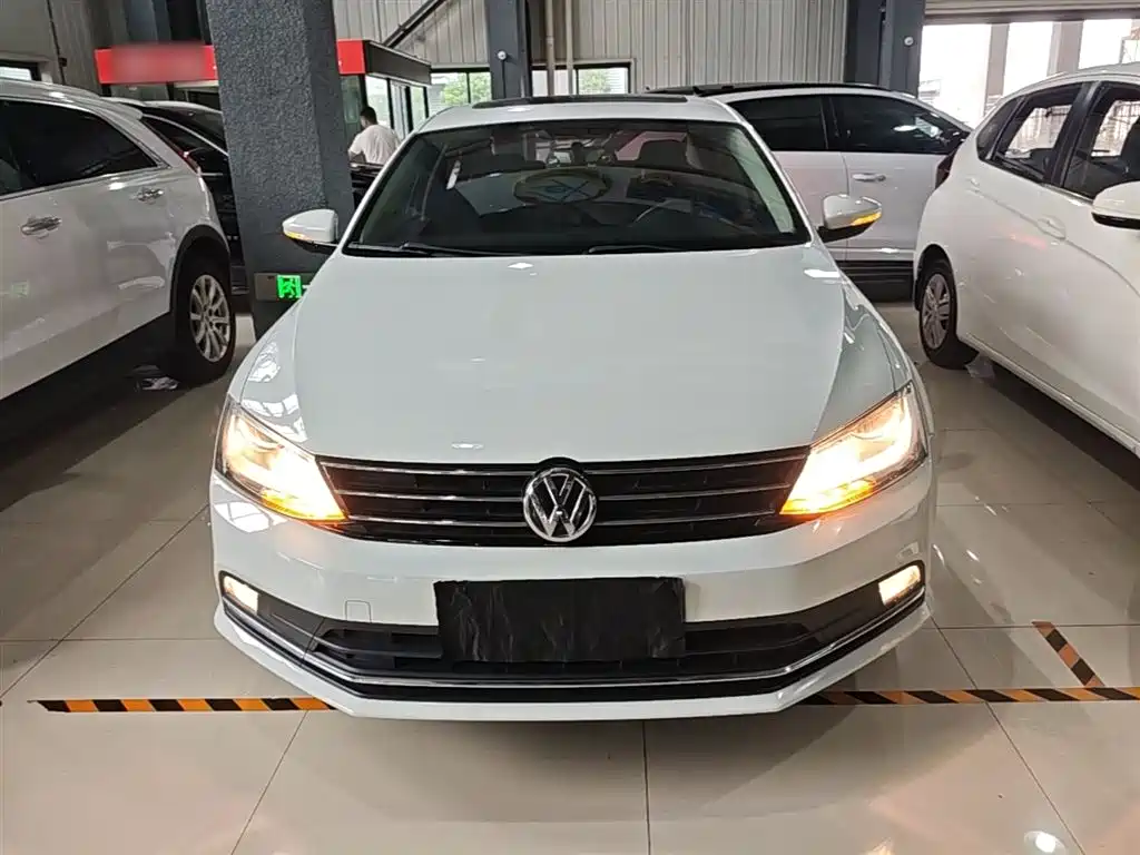 Volkswagen Sagitar 2017 230TSI Automatic Comfort фото 3