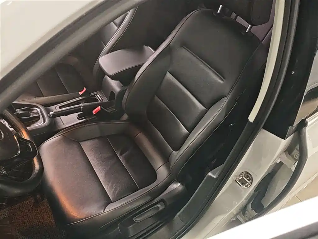 Volkswagen Sagitar 2017 230TSI Automatic Comfort фото 15