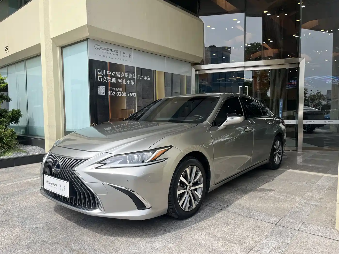 Lexus ES 2018 300h Excellence Edition China V фото 2