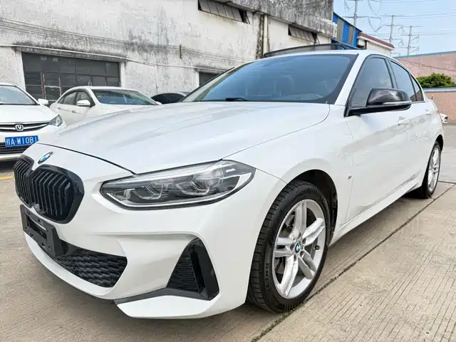BMW 1 SERIES