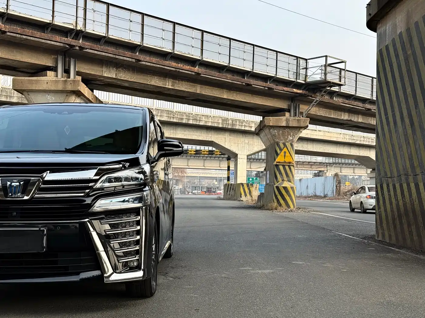 Toyota Vellfire 2021 Crown Hybrid 2.5L HV Supreme Edition фото 5
