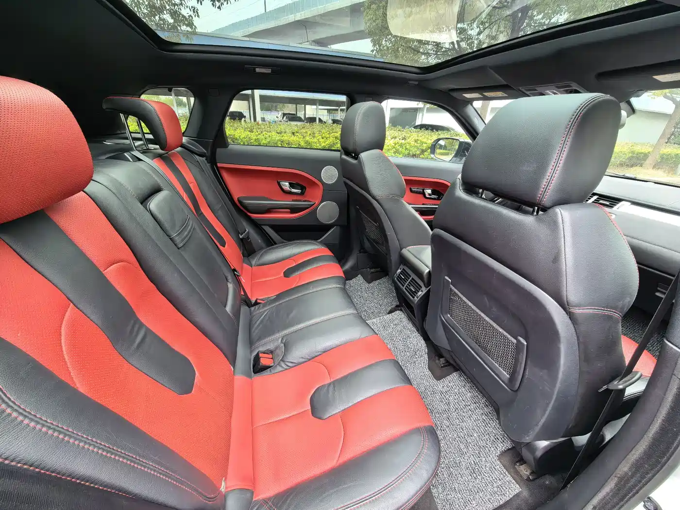 Land Rover Range Rover Evoque (Import) 2012 2.0T 5-door Premium Edition фото 9