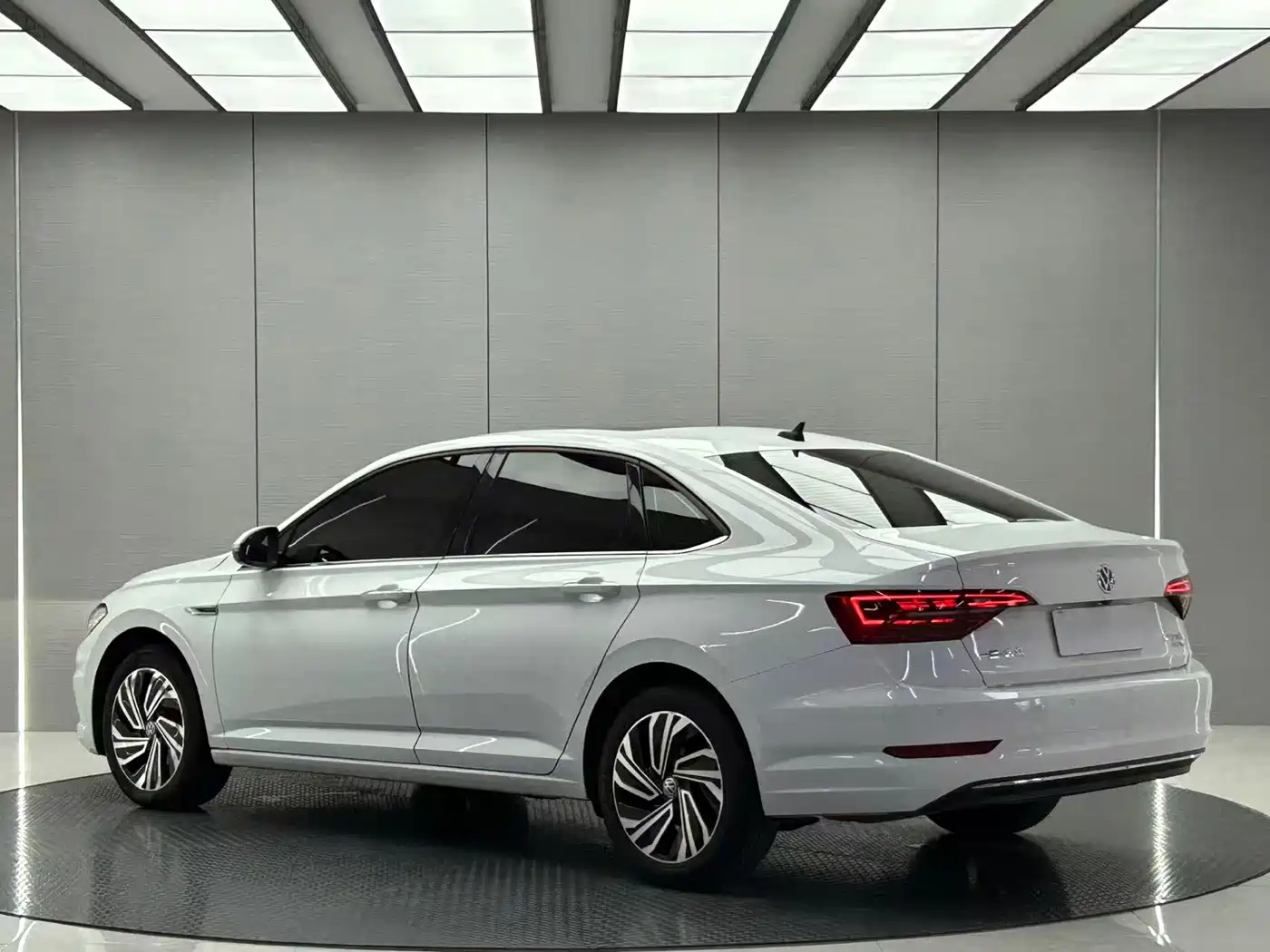 Volkswagen Sagitar 2021 280TSI DSG Surpassing Edition фото 3