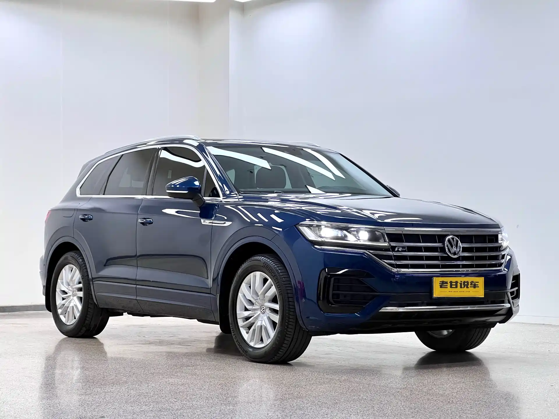 Фото 4 - Volkswagen Touareg