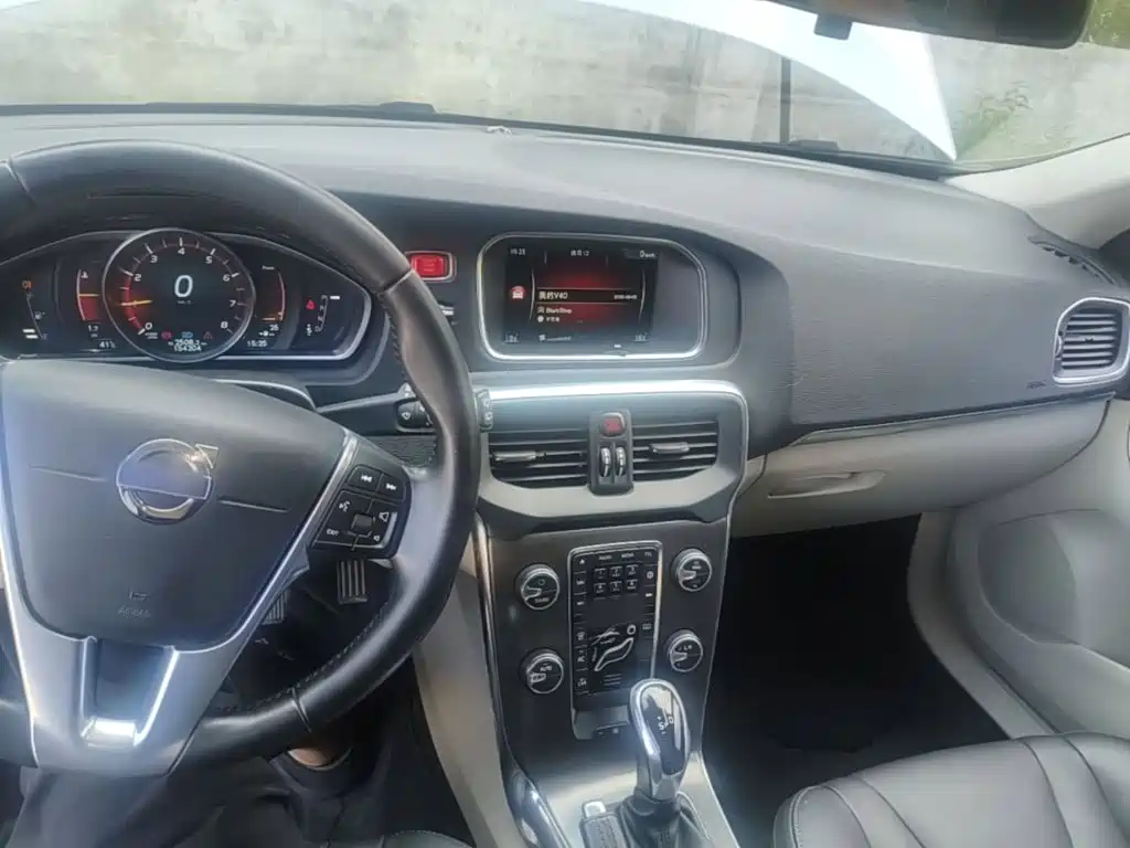 Volvo V40 2015 2015 1.6T Smart Comfort Edition