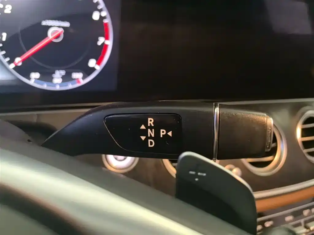 Mercedes-Benz E-Class 2016 E 200 L Sport Type фото 14