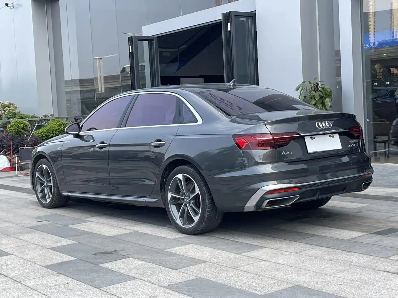 Фото 22 - Audi A4L