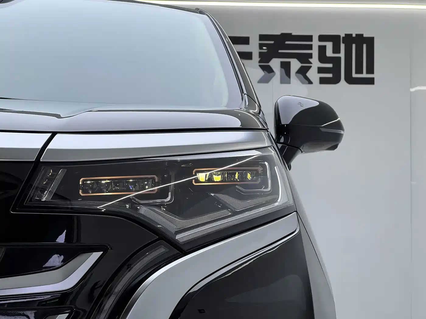 Denza D9 2025 2025 Model DM-i Smart Drive Edition 1020 AWD Flagship