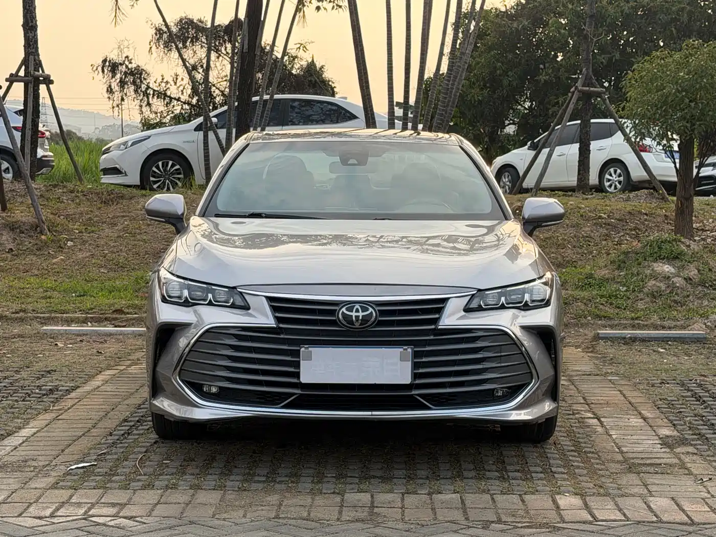 Toyota Avalon 2022 2.0L Progressive Edition фото 3