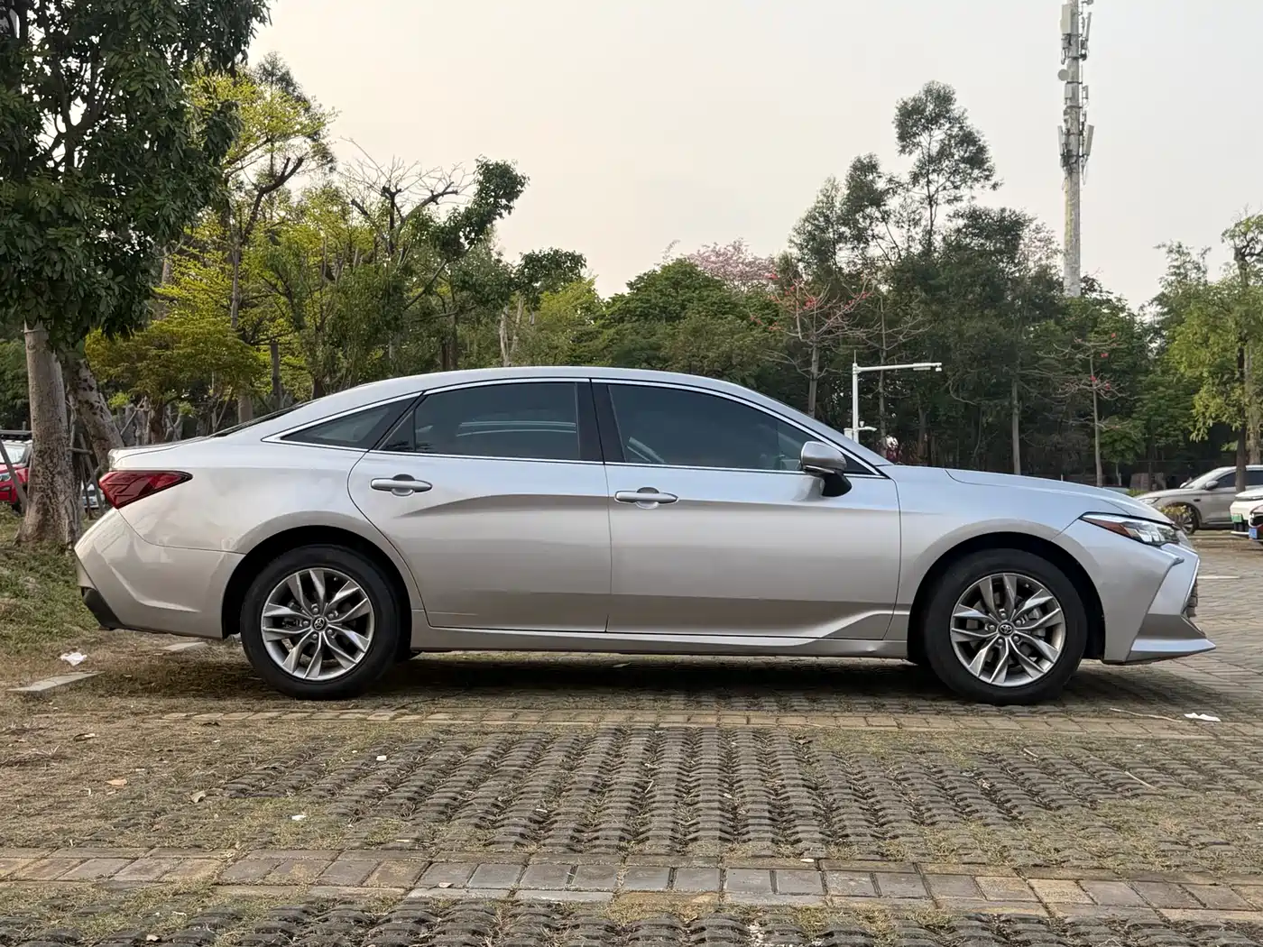 Toyota Avalon 2022 2.0L Progressive Edition фото 13