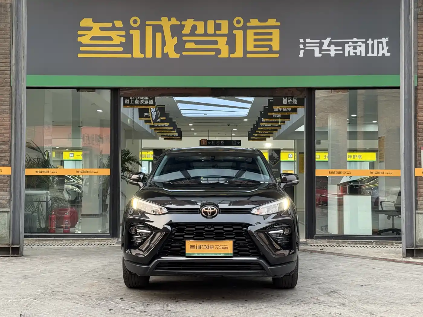 Toyota Wildlander 2022 2.0L CVT FWD Luxury Edition фото 2