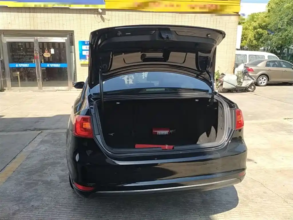 Volkswagen Sagitar 2014 Facelift 1.6L Automatic Leading Version фото 19