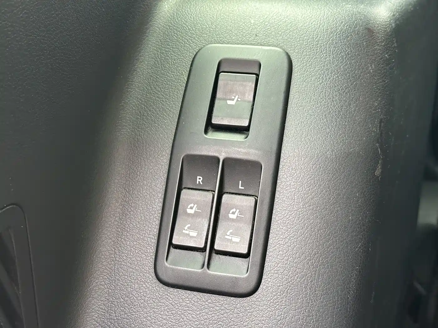 Toyota Prado 2016 3.5L Auto TX-L фото 27