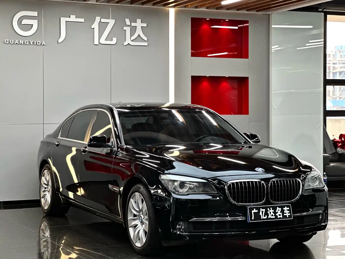 BMW 7 Series 2011 750Li xDrive фото 3