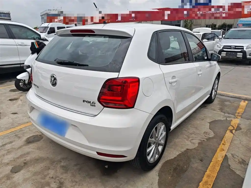 Volkswagen Polo 2014 1.6L Automatic Luxury Edition фото 7