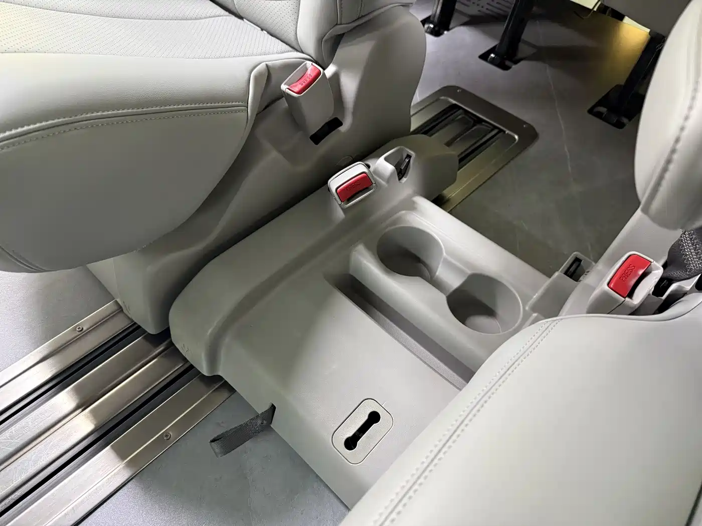 Toyota Sienna 2015 3.5L 2WD LE фото 30