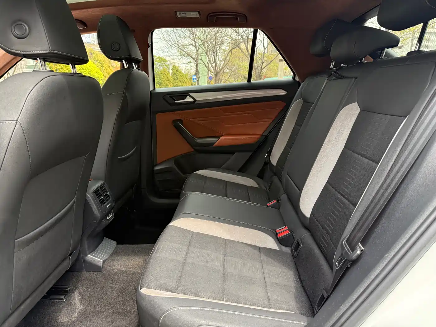 VOLKSWAGEN T ROC EXPLORING SONGS