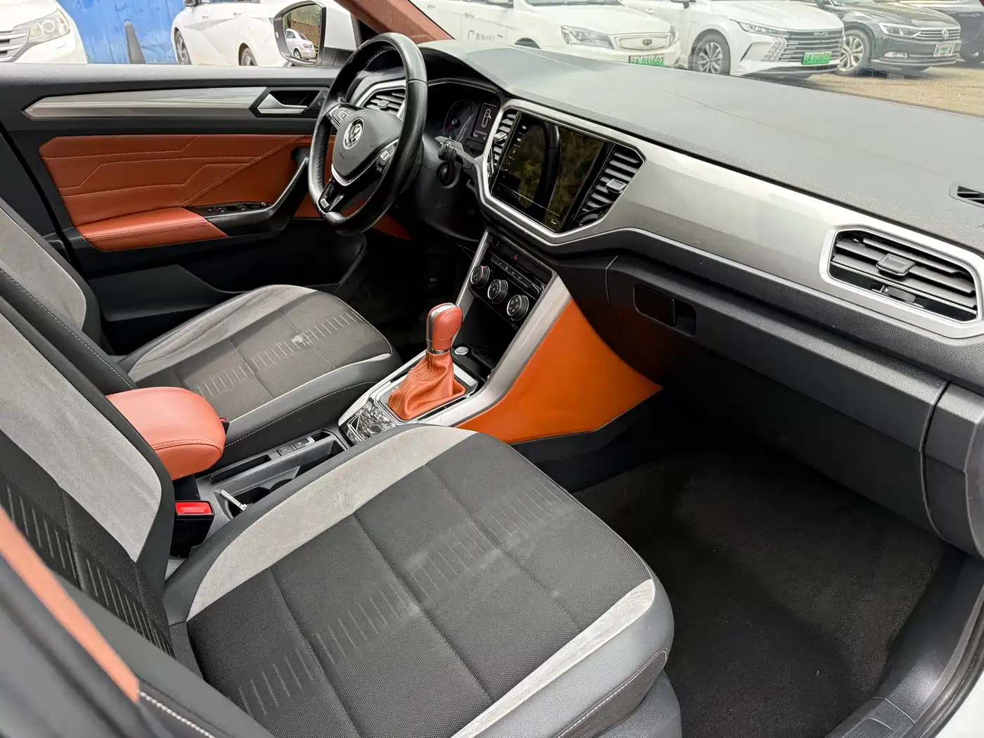 VOLKSWAGEN T ROC EXPLORING SONGS