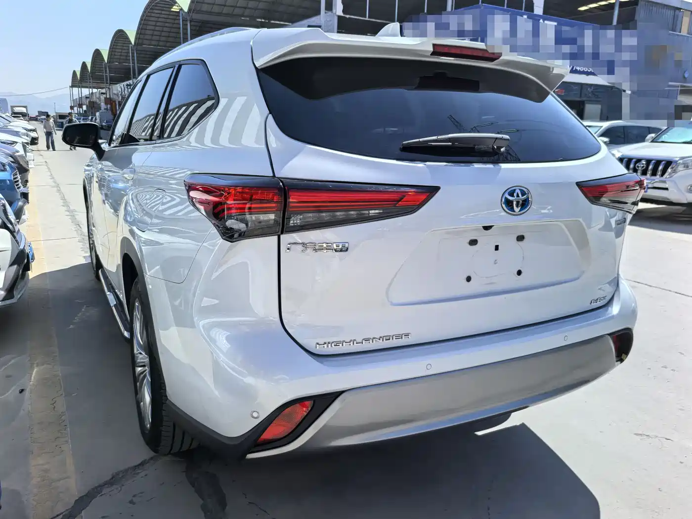 Toyota Highlander 2022 Model Dual Engine 2.5L 4WD Premium Edition 7-Seater фото 4