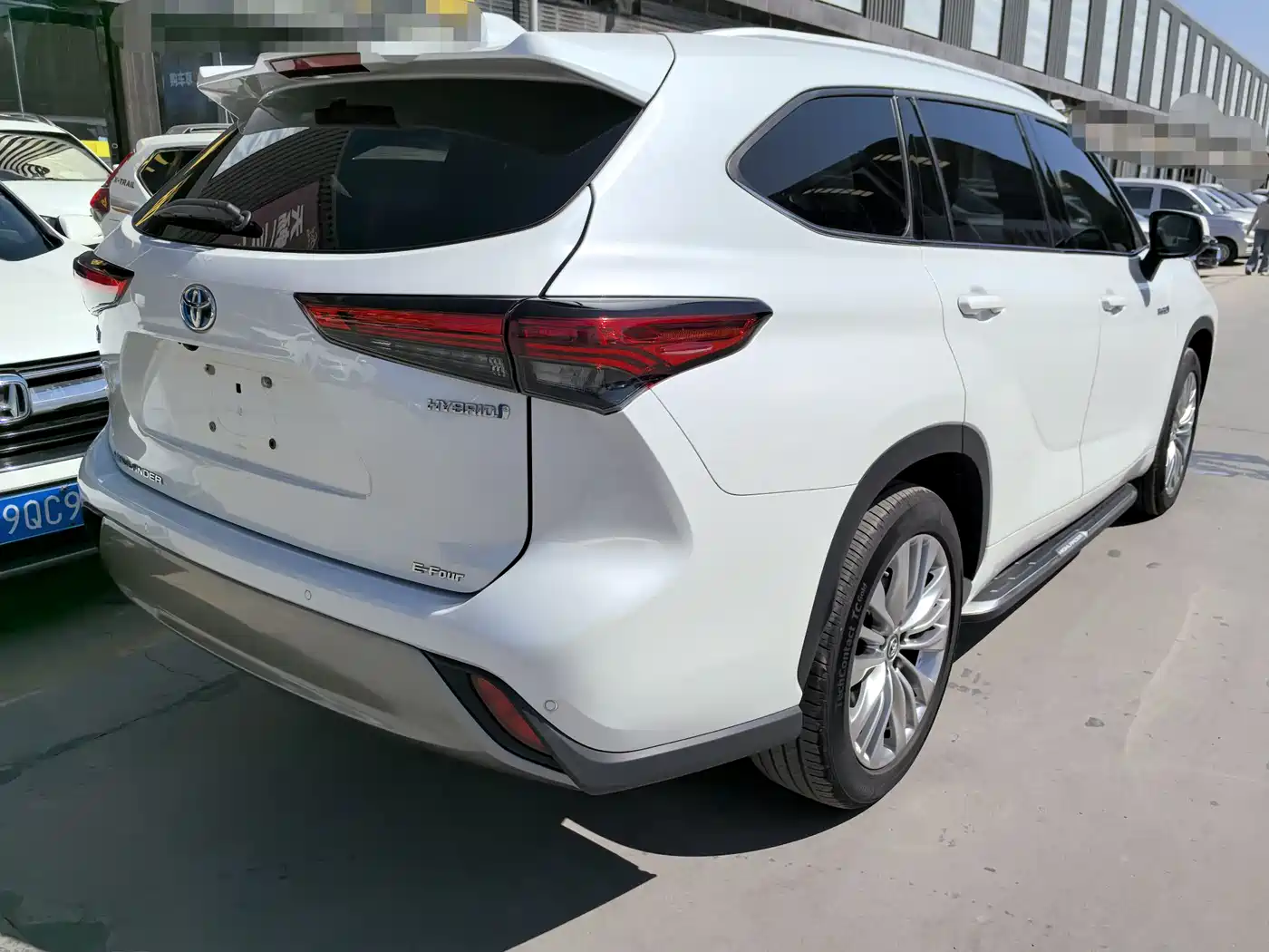 Toyota Highlander 2022 Model Dual Engine 2.5L 4WD Premium Edition 7-Seater фото 6