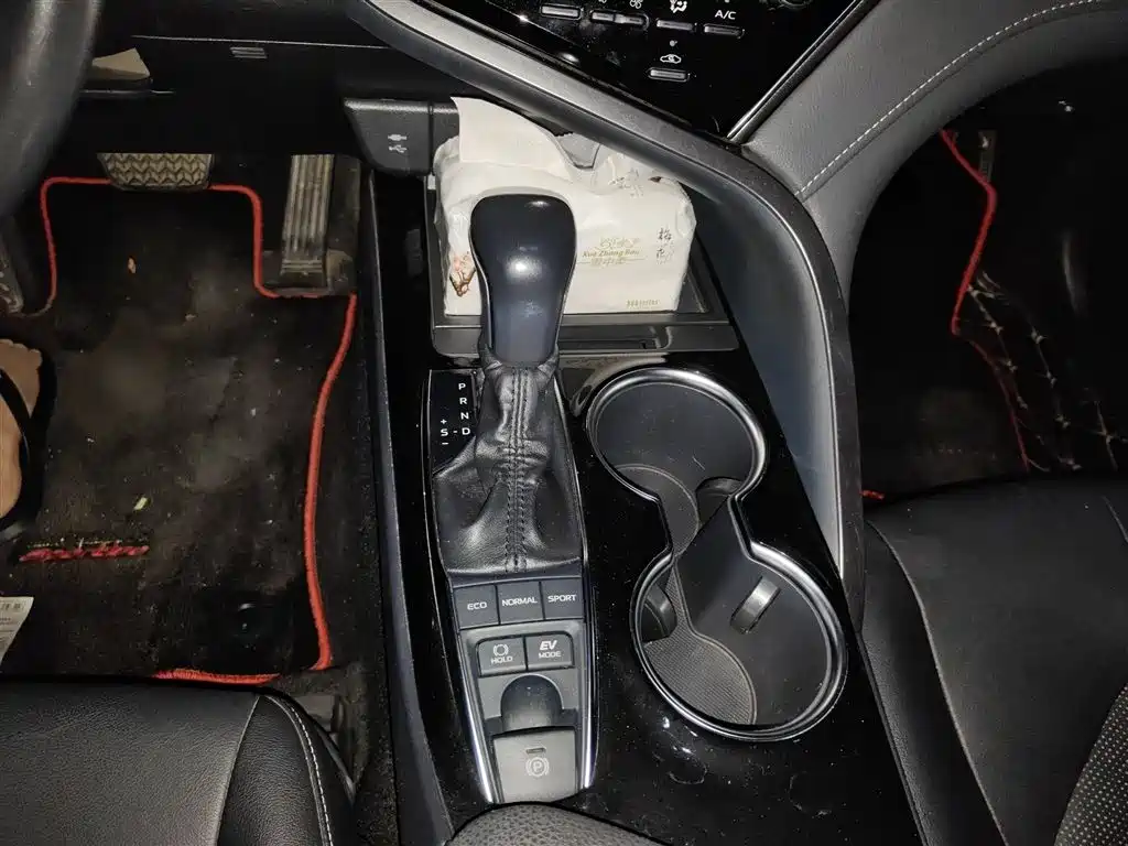 Toyota Camry 2019 Hybrid 2.5HS Trend Edition China VI фото 9