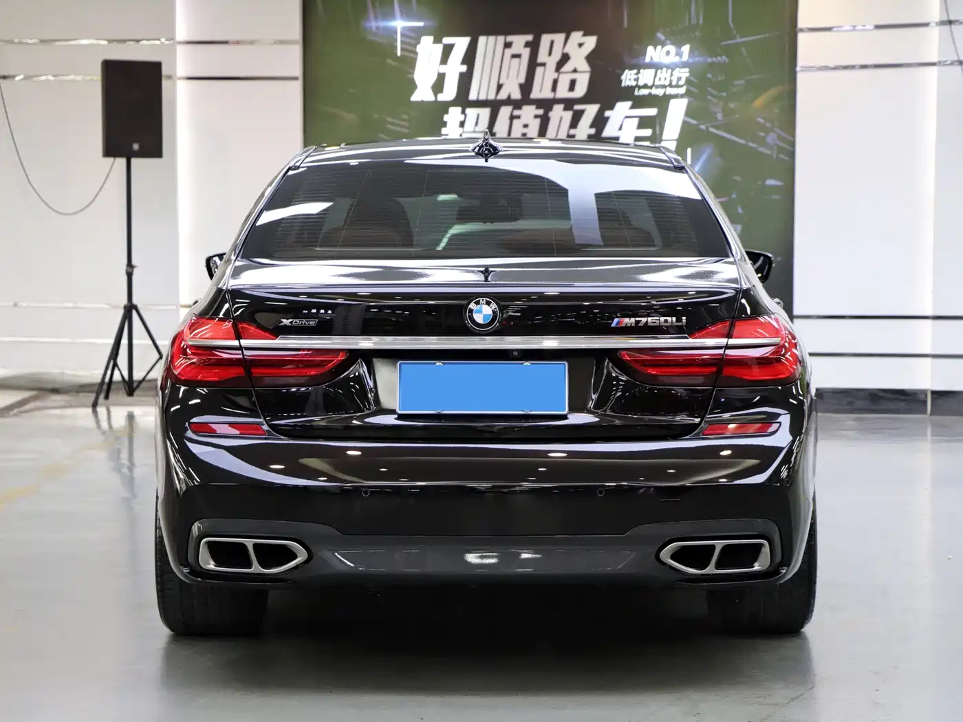 BMW 7 Series 2018 M760Li xDrive фото 5