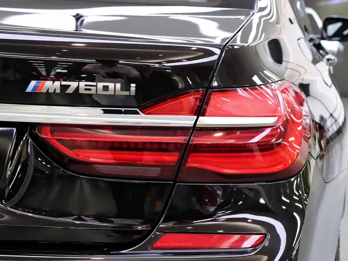BMW 7 Series 2018 M760Li xDrive фото 39