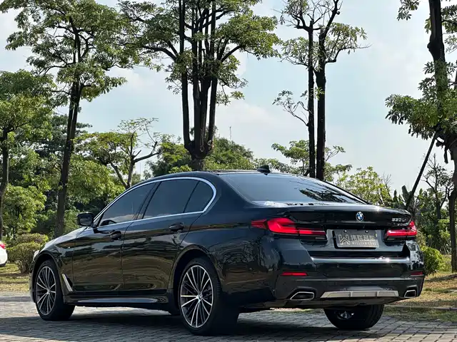 BMW 5 Series 2023 530Li Leading M Sport Package — фото 4