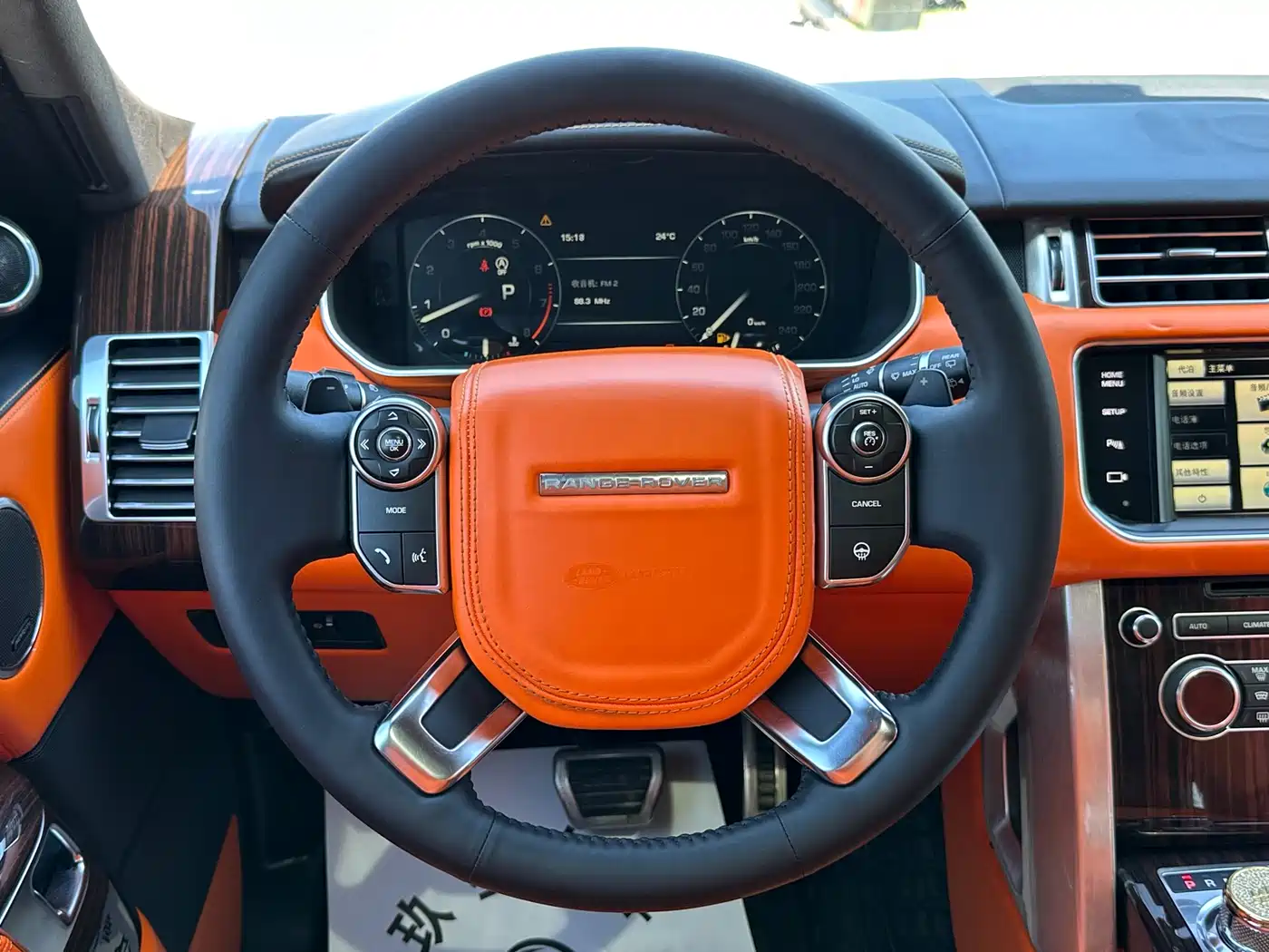 Land Rover Range Rover 2015 3.0 SC V6 Vogue SE Genesis Extended Edition фото 18