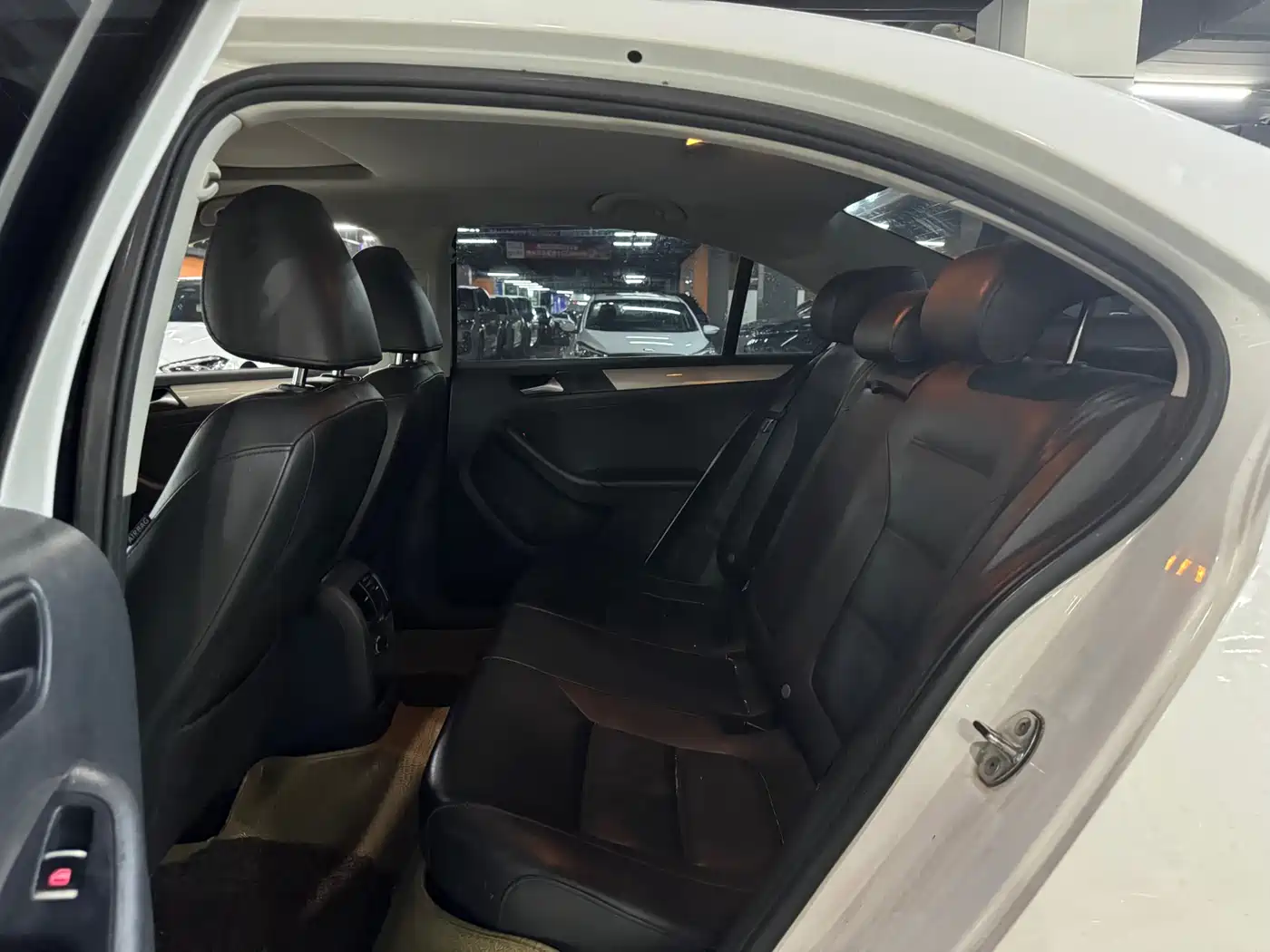 Volkswagen Sagitar 2014 1.4TSI Automatic Luxury фото 5