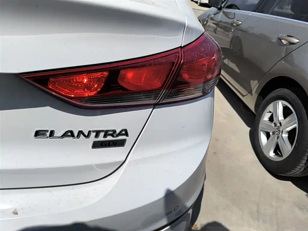 Hyundai Elantra 2016 Model 1.6L Automatic Smart Elite фото 8