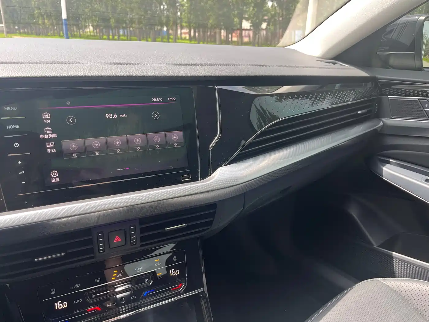 Volkswagen Passat 2024 330TSI Elite Edition фото 8