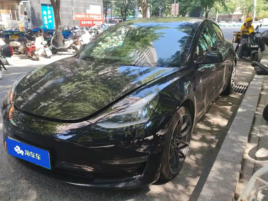 Фото 1 - Tesla Model 3