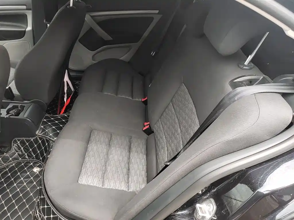 Škoda Octavia 2014 1.6L Manual Elegance Edition фото 17