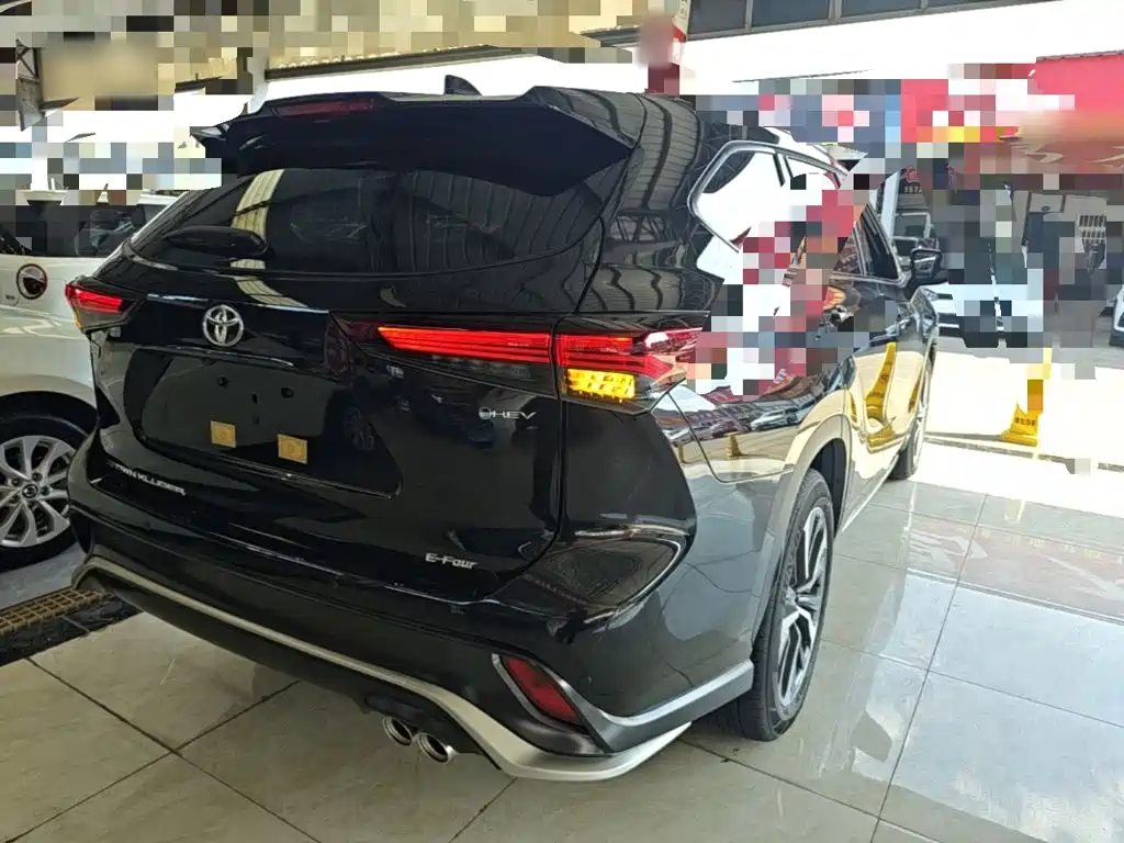 Фото 7 - Toyota Crown Kluger