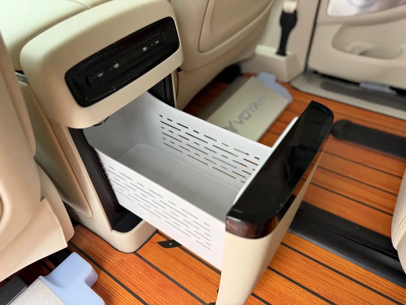 Voyah Auto Voyah Dreamer 2025 PHEV AWD Flagship Qian Kun Edition фото 15