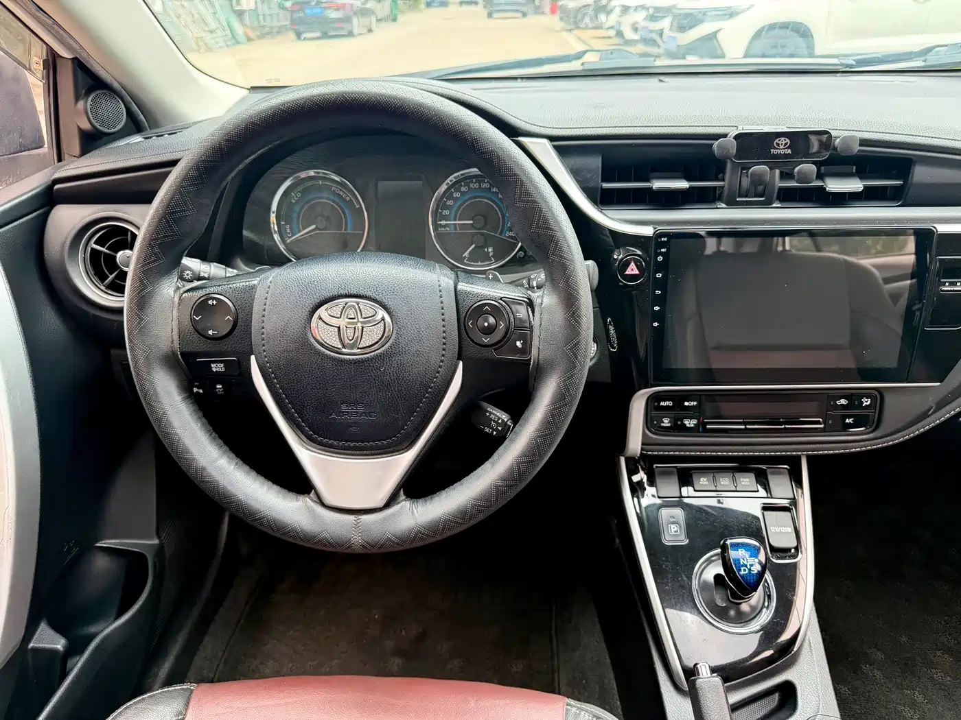 Toyota Corolla 2018 Hybrid 1.8L E-CVT Smart Edition фото 9