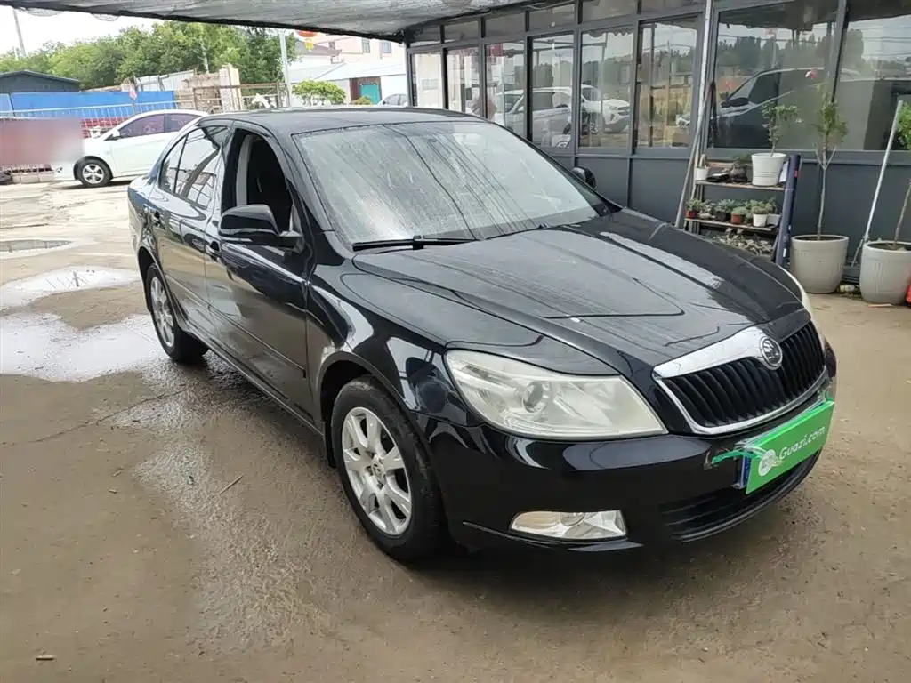 Škoda Octavia 2014 1.6L Manual Elegance Edition фото 4