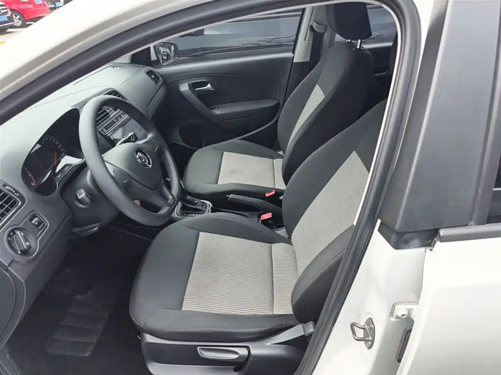 Volkswagen Polo 2018 1.5L Auto Safe Drive фото 15