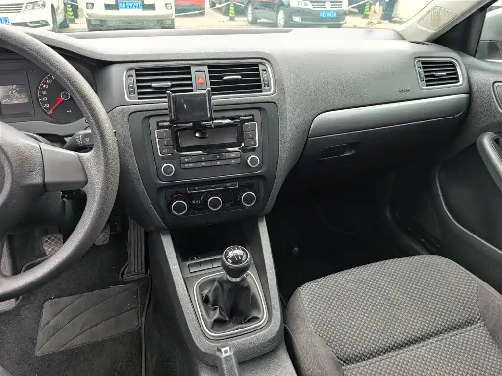 Volkswagen Sagitar 2012 Model 1.6L Manual Fashion фото 12