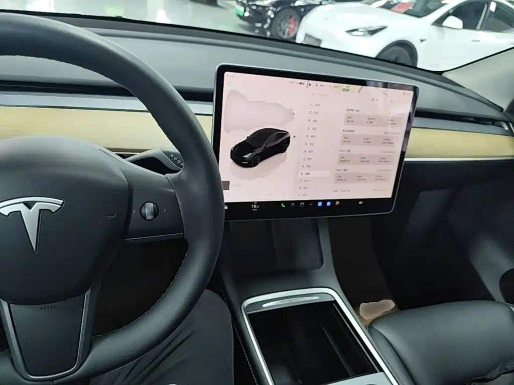 Фото 10 - Tesla Model Y