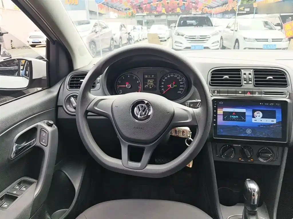Volkswagen Polo 2018 1.5L Auto Safe Drive фото 11