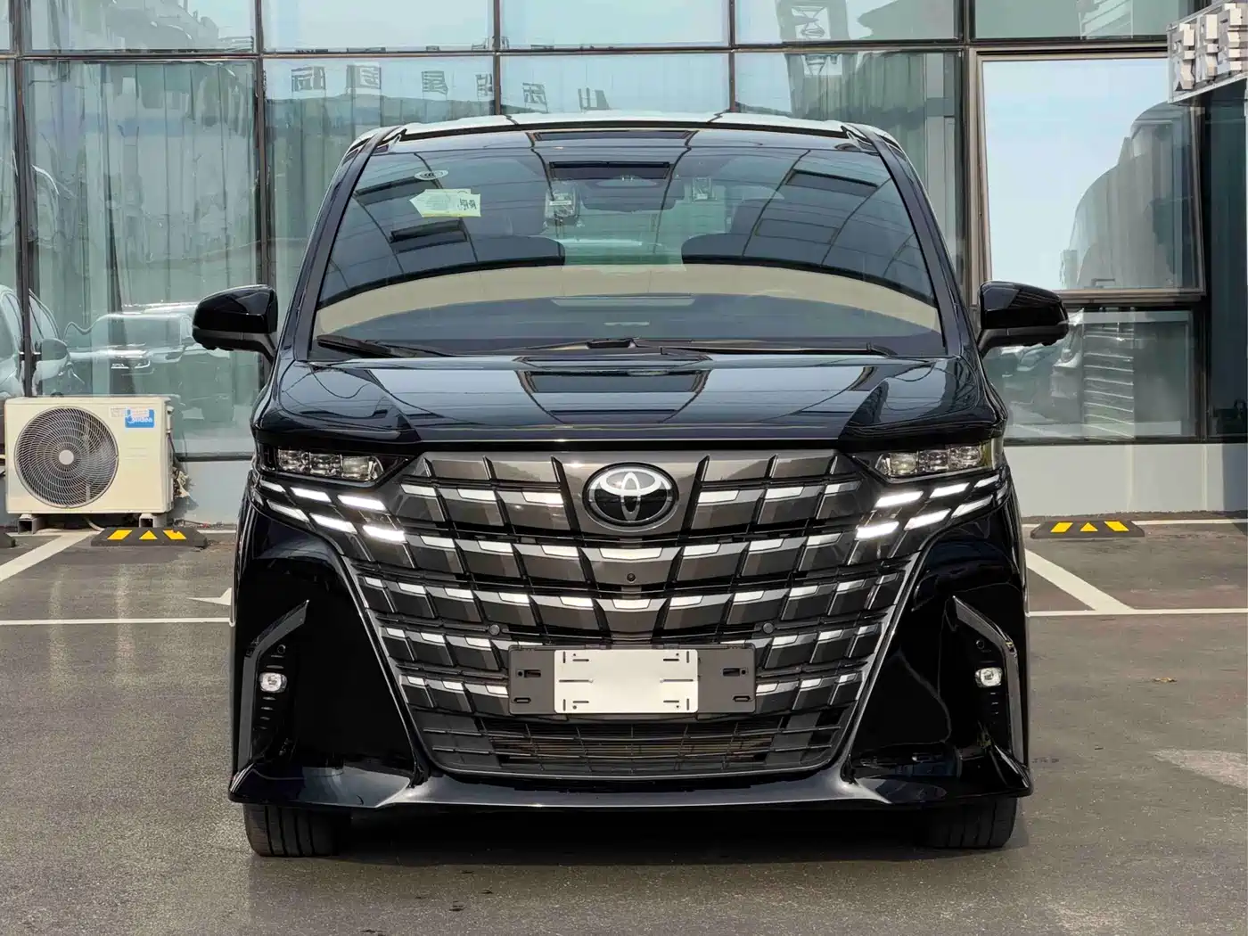Toyota Alphard 2026