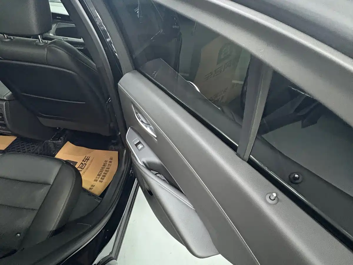 Фото 9 - Cadillac XT4