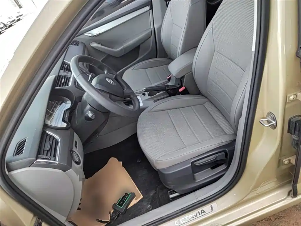 Škoda Octavia 2015 1.6L Automatic逸杰版 фото 15