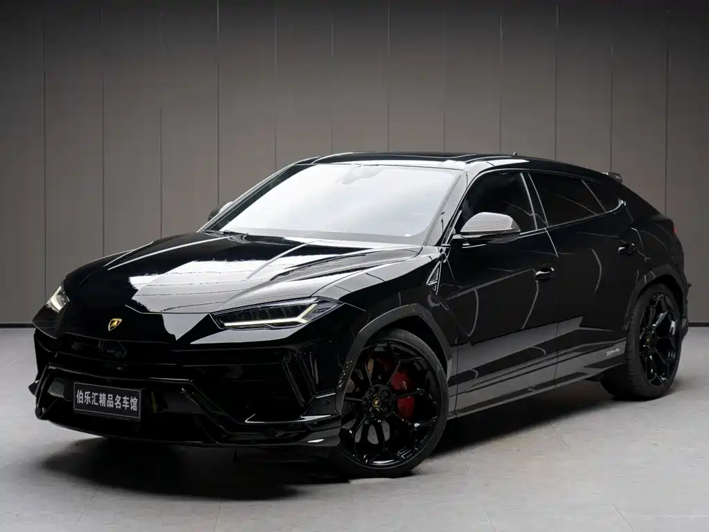 Фото 2 - Lamborghini Urus