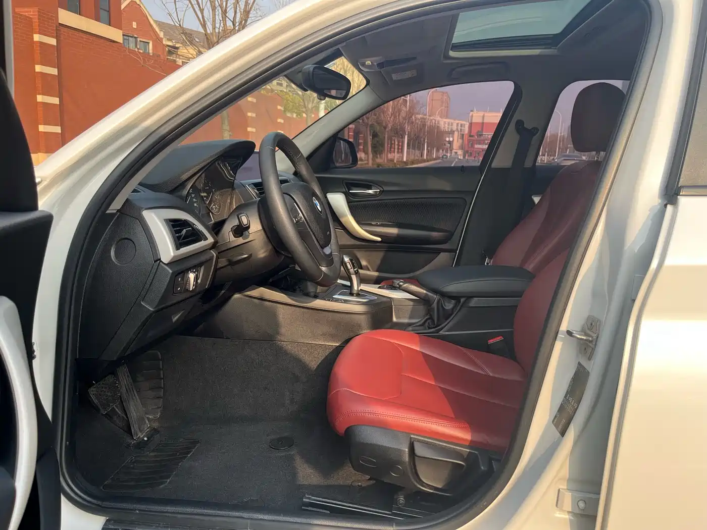 BMW 1 Series (Import) 2016 118i Leading фото 10